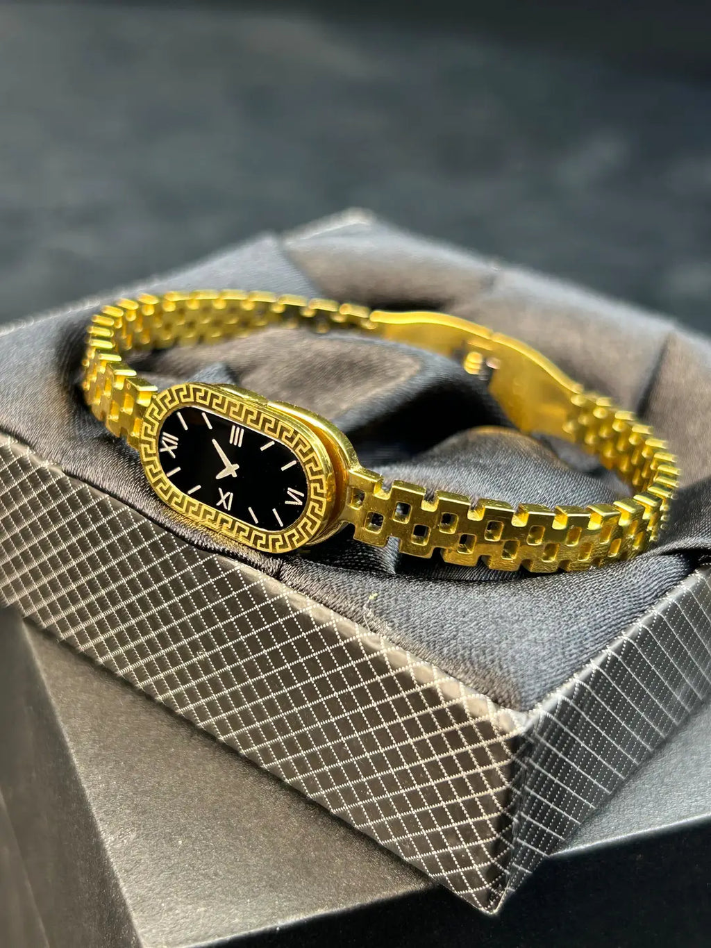 Fake Watch Korean Treding Handcuff/Bracelet